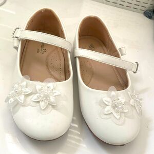 White dress shoes for girls